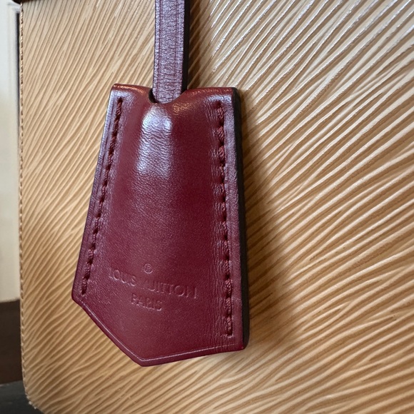 Louis Vuitton Epi Twist in Gorgeous color - Picture 11 of 13